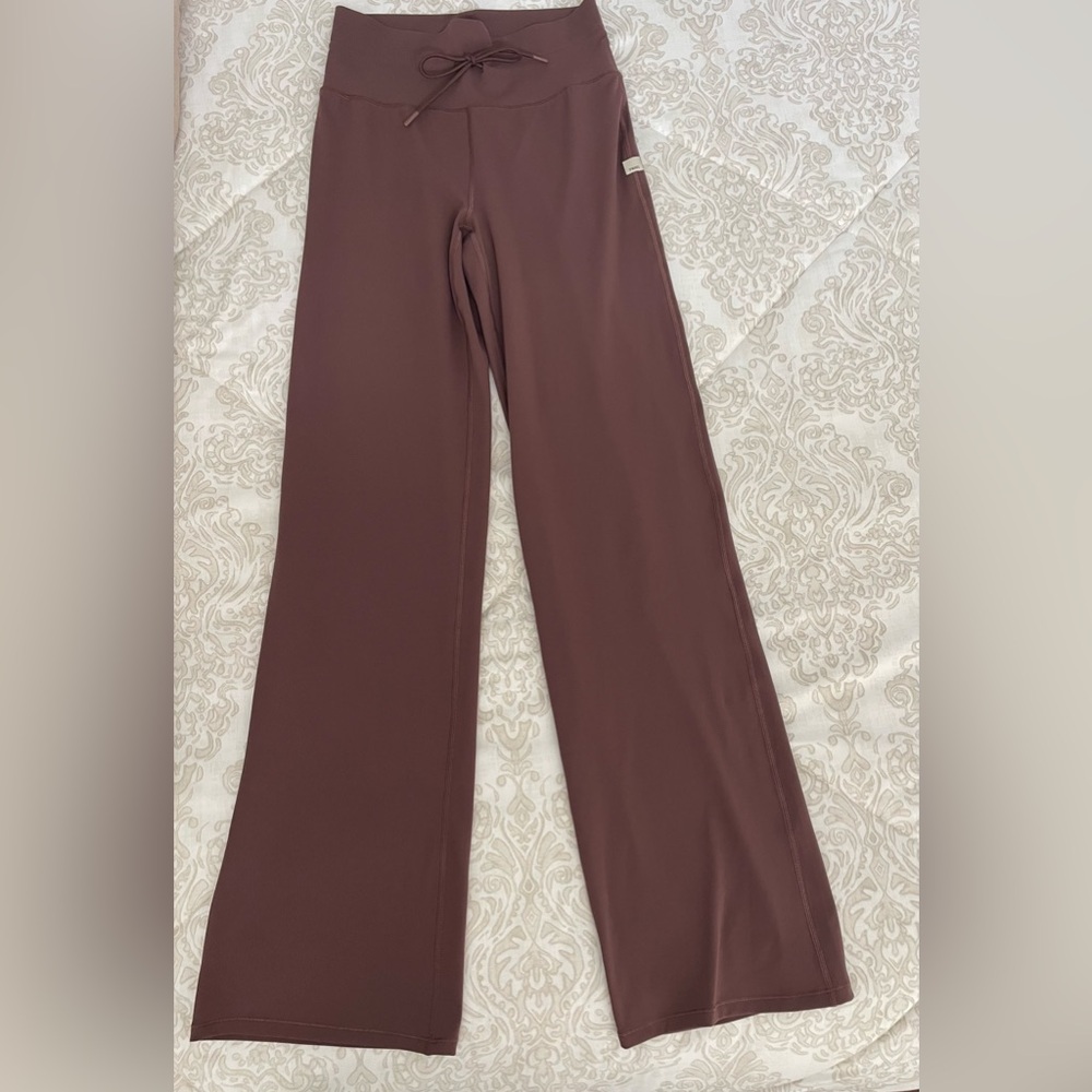 Vuori Wide Leg Leggings in Deep Plum